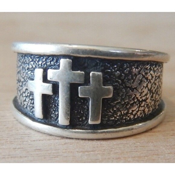 Size 8 Sterling 10mm wide 3 Crosses Calvary Cross of Jesus Ring 925 Men/Women - Picture 7 of 10